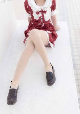 不扣纽扣的女孩_在线观看视频