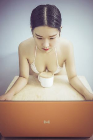 邻居的交换_高清完整版观看