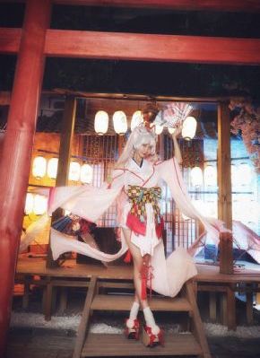 老板用手在秘书内裤里摸_高清在线观看